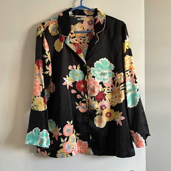 Gorgeous silky pajama dress shirt - Picture 1 of 6